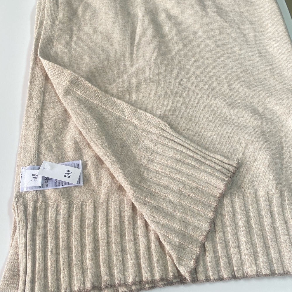 GAP Scarf  one Size, Color: Beige. - Picture 11 of 14